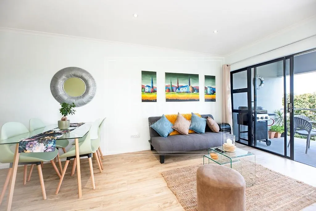 Warm Contemporary 2-Bedroom Apartment- 7 Atlantic Port, Blouberg, Città del Capo