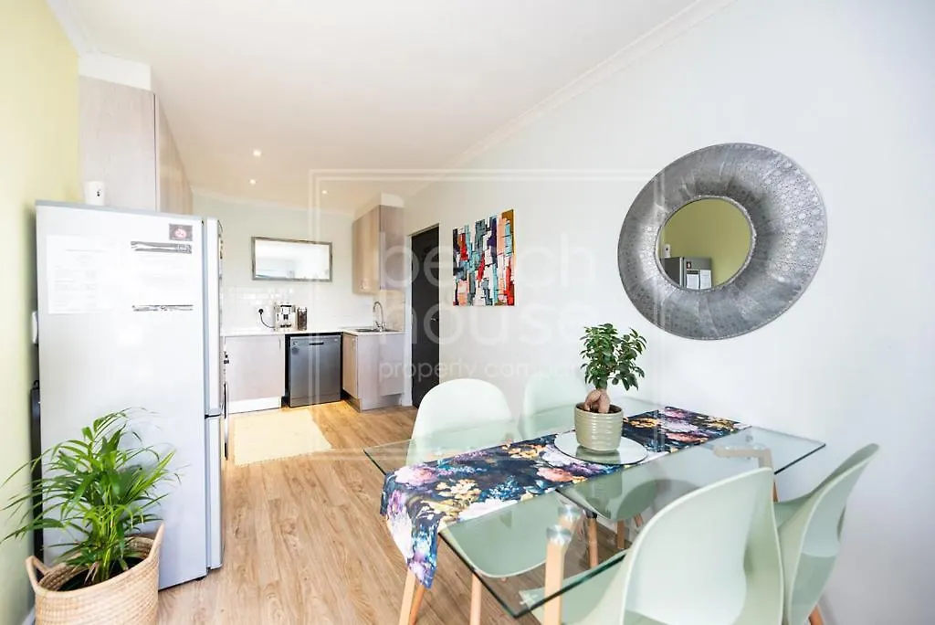 Appartamento Warm Contemporary 2-Bedroom Apartment- 7 Atlantic Port, Blouberg, Città del Capo