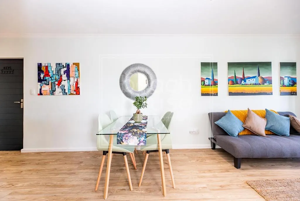 Warm Contemporary 2-Bedroom Apartment- 7 Atlantic Port, Blouberg, Città del Capo 0*,  Sudafrica